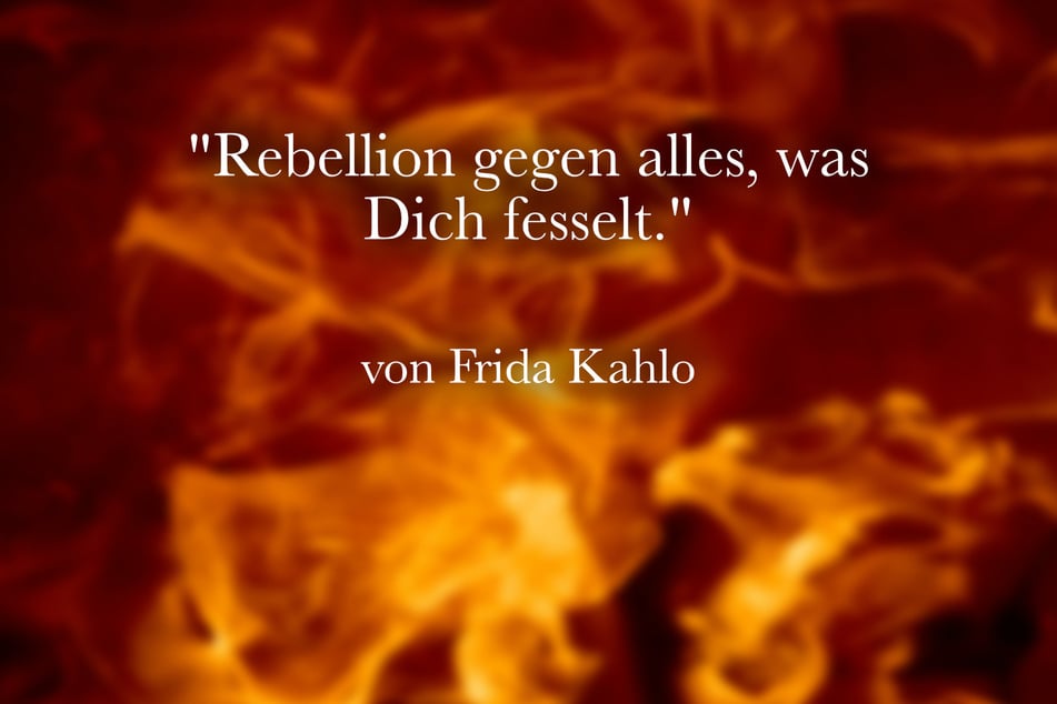 Ein kraftvolles Zitat von Frida Kahlo ist: "Rebellion gegen alles, was Dich fesselt."