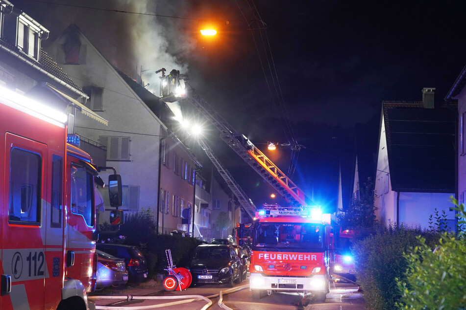 Laut Feuerwehr war der Brand gegen 5.30 Uhr unter Kontrolle und weitestgehend gelöscht.