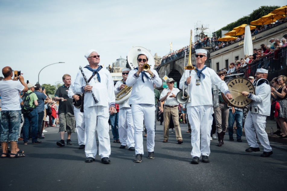 Die Brass Band Rakovrik bei der Dixieland-Parade 2019 - nächstes Jahr findet der nächste Umzug statt.