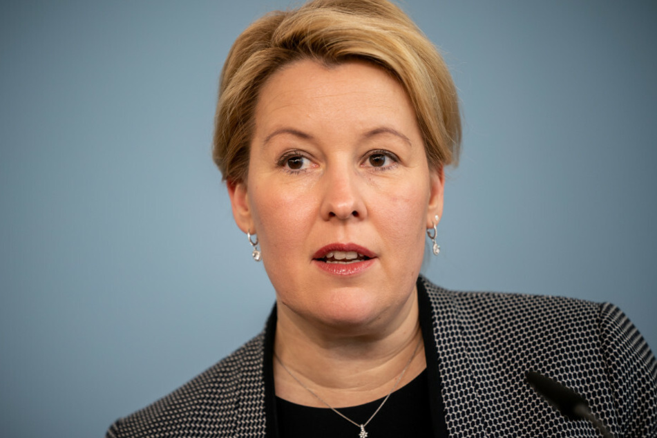 Franziska Giffey (SPD), Bundesministerin für Familie, Senioren, Frauen und Jugend, spricht bei einer Pressekonferenz zu Maßnahmen ihres Ministeriums im Rahmen der Corona-Krise.