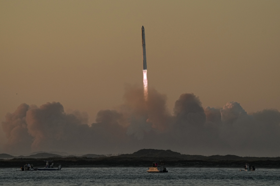 SpaceX's Mega-Rakete Starship startete zu einem weiteren Testflug und explodierte erneut.