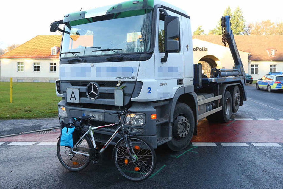 Der Fahrradfahrer musste schwer verletzt in ein Krankenhaus.