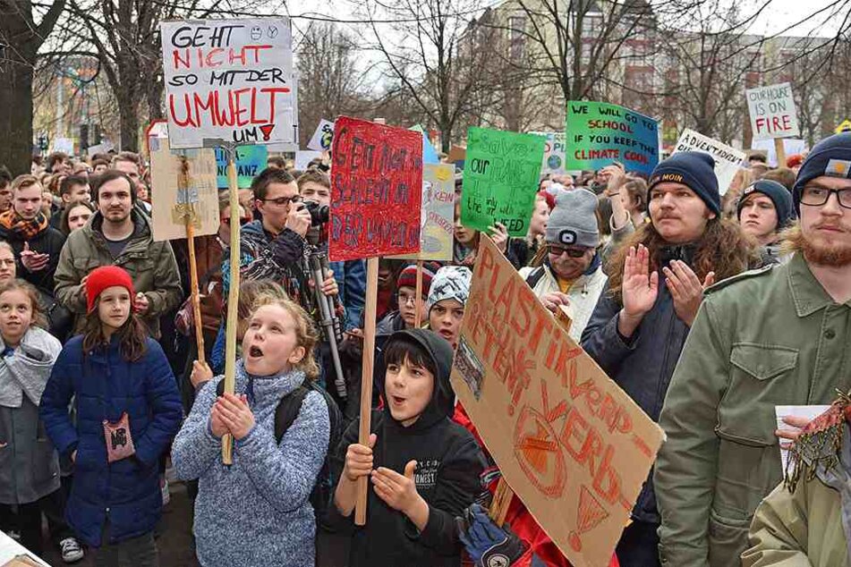 Anstatt mehrerer Hundert kamen mehrere Tausend Schüler zur Demo.