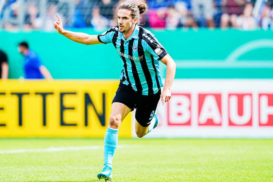 Mannheims Torjäger Valmir Sulejmani sorgte mit einem Doppelpack für den Sturz des Tabellenführers MSV Duisburg. Am Ende siegte Waldhof in einem wahren Spektakel mit 4:3.