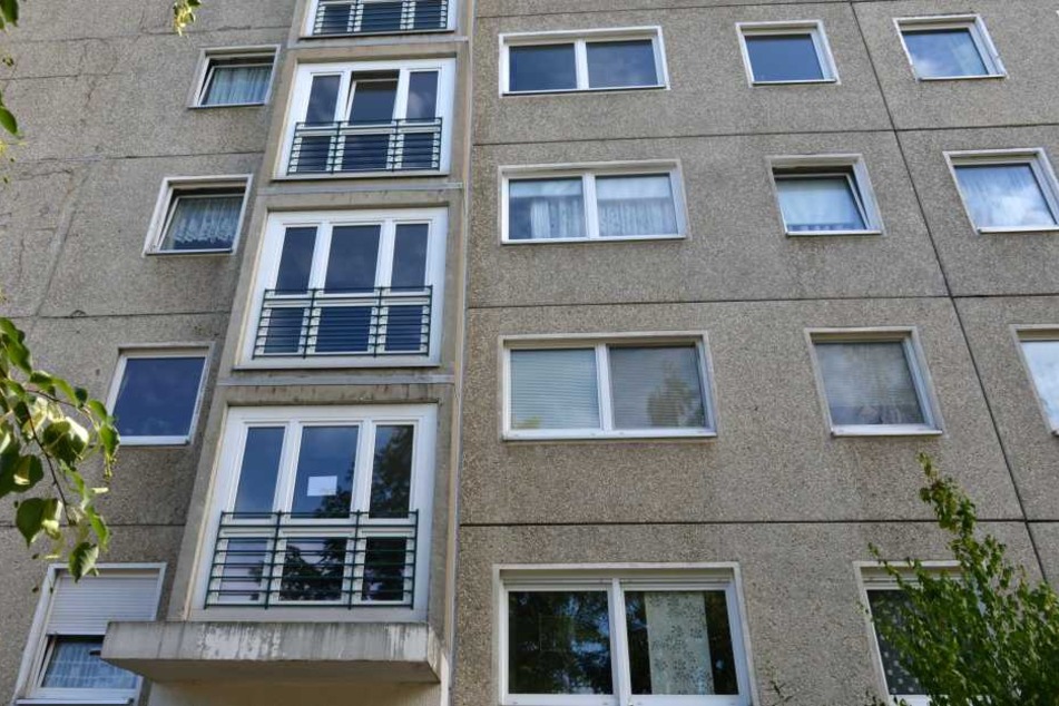 In einer Gorbitzer Wohnung wurden die zwei leblosen Mädchen gefunden.