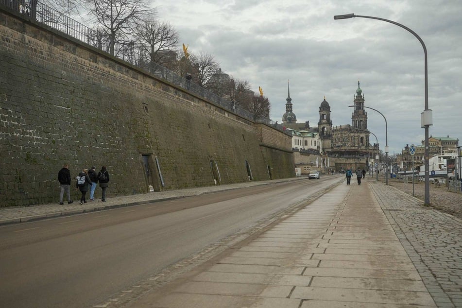 Hochwasser in Dresden: Terrassenufer wieder befahrbar