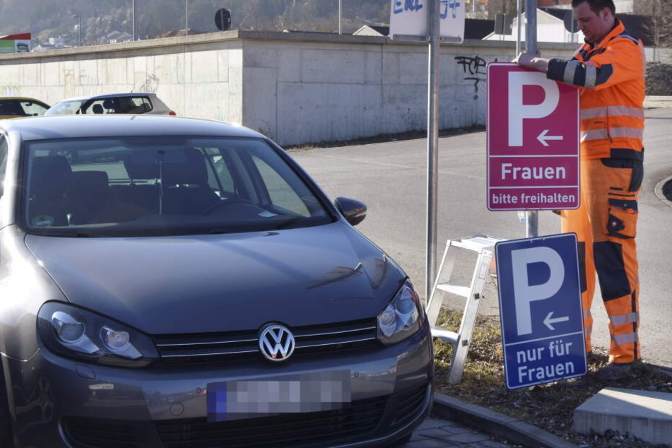 In Eichstätt werden Schilder für "Frauenparkplätze" neu gestaltet. (Archivbild)