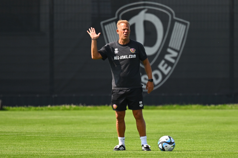 "Gib mir fünf!", zeigt Dynamo-Trainer Markus Anfang (49) an. Vier Neuzugänge konnte er bisher präsentieren. Kommt noch ein fünfter?