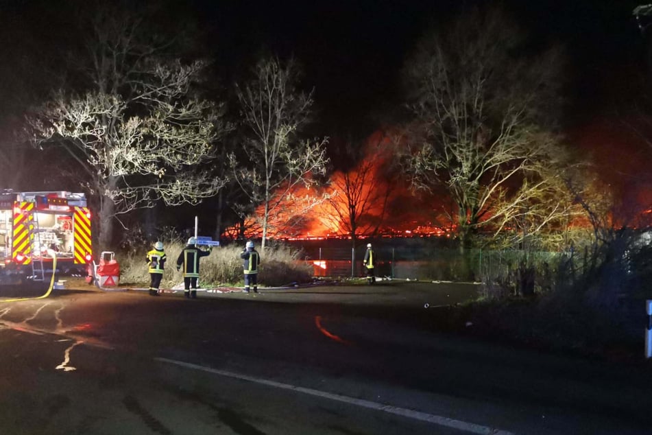 Am frühen Donnerstagabend ist in einer Bio-Gasanlage in Nörvenich im Kreis Düren ein Feuer ausgebrochen.