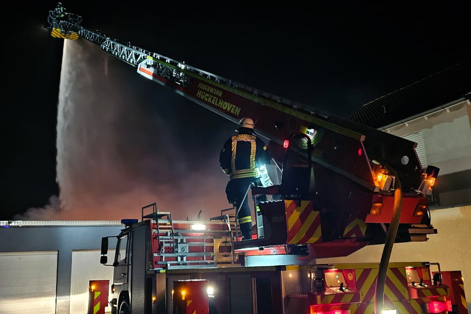 Die Feuerwehr war mit über 100 Einsatzkräften im Großeinsatz.