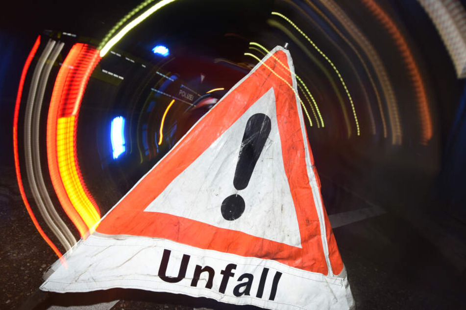 Ein Unfall-Warnschild (Symbolbild).