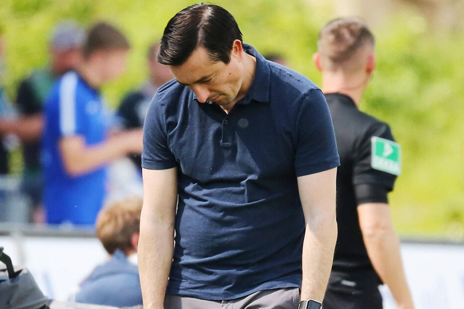 Daniel Meyer ist in sich gesackt. Das traf auf die Partie in Darmstadt zu, aber ist auch für die Zukunft seiner Mannschaft und des Trainerteams ein Sinnbild der derzeitigen Situation.