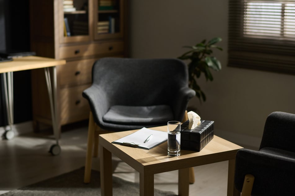 Eine psychotherapeutische Behandlung kann sinnvoll sein, wenn sich Zwangsstörungen zunehmend verstärken oder für Betroffene eine erhebliche Belastung darstellen. (Symbolbild)