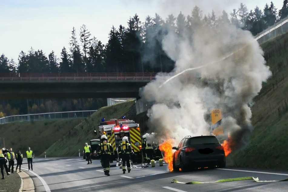 Kurz vor der Abfahrt Longkamp brannte es. Qualm drang aus dem Auto.