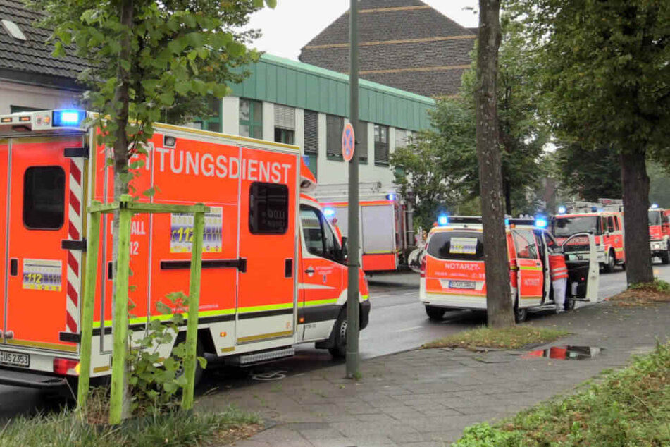 Die Feuerwehr rückte mit einem Großaufgebot in Düsseldorf-Benrath an.