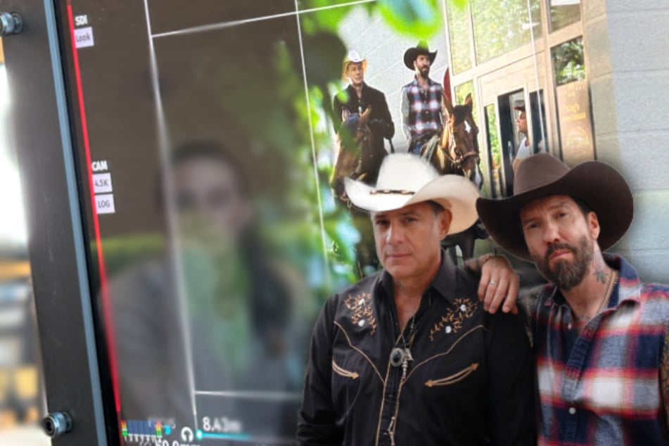 Exklusive Einblicke in Dreharbeiten von "The BossHoss": Musiker reiten auf Pferden durch Burger-Restaurant