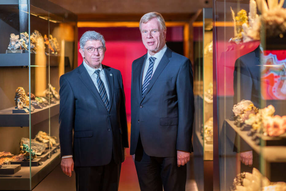 Rektor Klaus-Dieter Barbknecht (60, l.) und sein Vorgänger Prof. Georg Unland (65) freuen sich über eine Million Besucher der "terra mineralia".