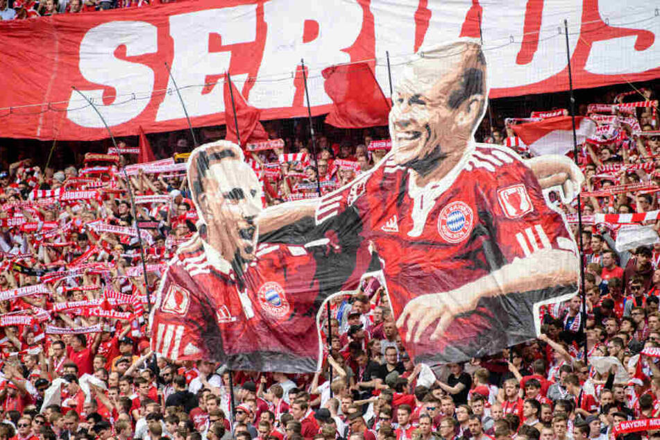 Die Fans des FC Bayern feierten Franck Ribéry und Arjen Robben zum Abschied.