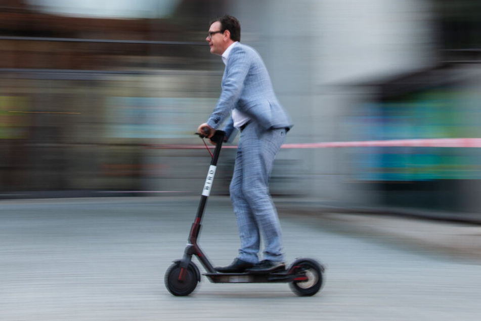 Ab dem 15. Juni dürfen E-Scooter mit Betriebserlaubnis und Haftpflichtversicherung benutzt werden (Symbolbild).