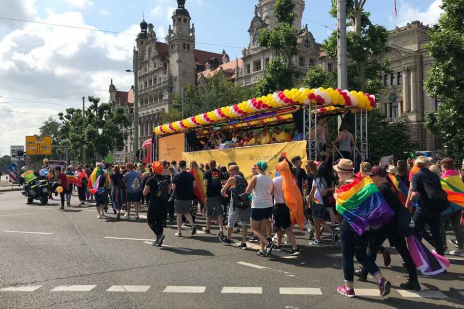 Begleitet wurden sie dabei von mehreren Demo-Wagen.