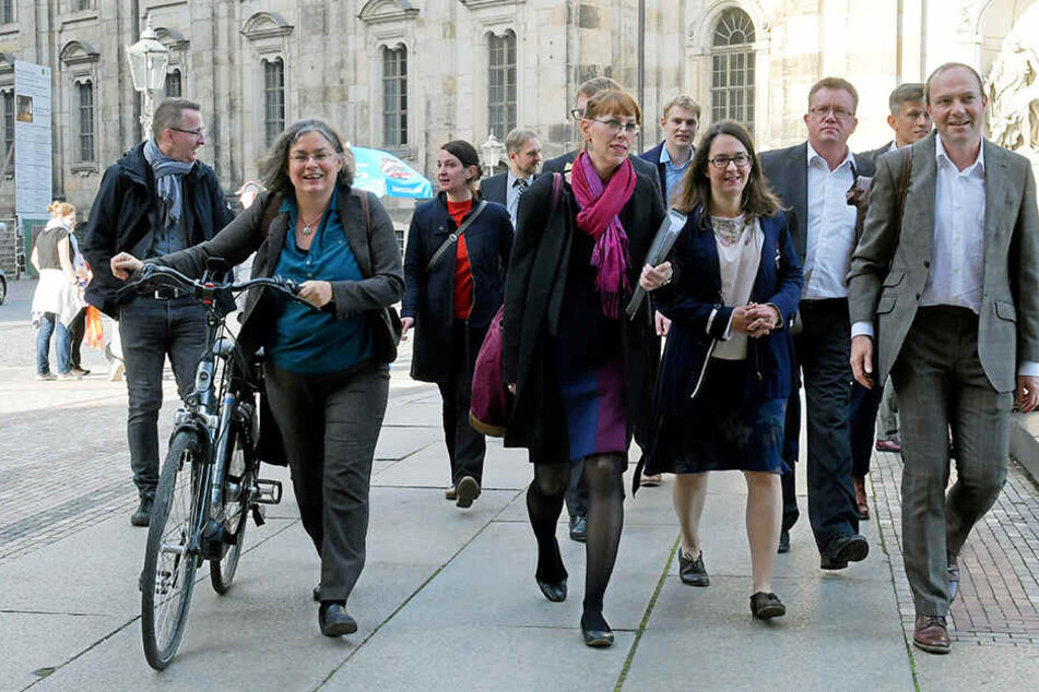 Die Grünen auf dem Weg zu den Koalitionsverhandlungen. Alle drei Parteien geben sich zuversichtlich.