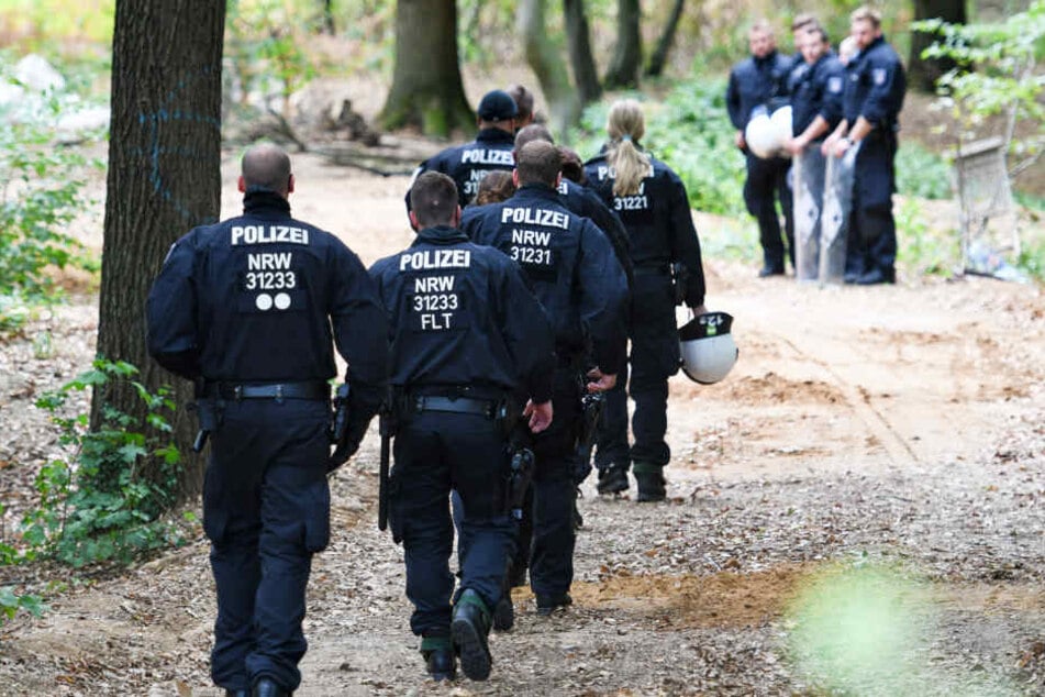 Polizisten im Hambacher Forst.