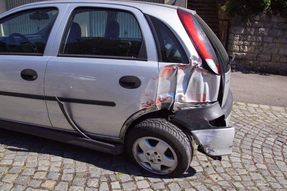 An diesem Opel Corsa entstand möglicherweise Totalschaden.