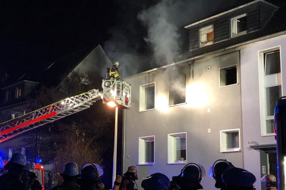 Bei dem Feuer sind zwölf Menschen verletzt worden.
