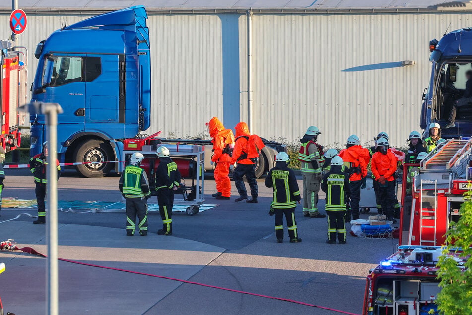 Die Feuerwehr rückte am Dienstagmorgen zu einem Einsatz auf einem Firmengelände in Limbach-Oberfrohna (Landkreis Zwickau) aus.