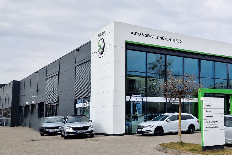 Beim Auto &amp; Service PIA gibt's den Škoda Karoq inkl. Inspektion und Wartung zu attraktiven Konditionen.