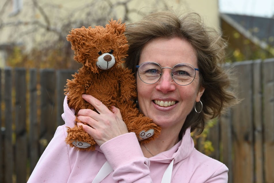 Katja Stark (47) sucht den Besitzer des gefundenen Teddybären - und findet bei Facebook damit neue Freunde.