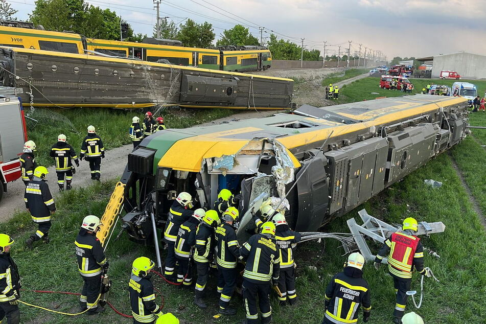 Zug-Unglück in Österreich: Ein Toter, mehrere Verletzte
