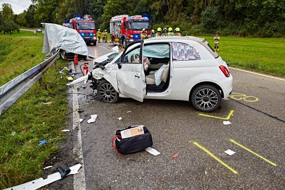 Die Fahrerin des Fiats wurde bei der Kollision schwer verletzt.