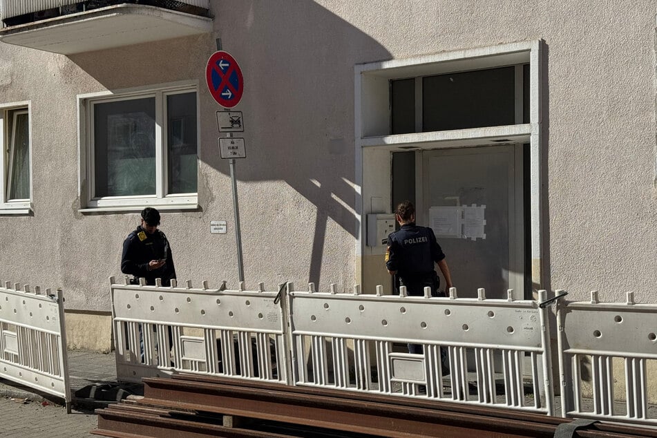 Leiche in Sozialwohnung entdeckt: Polizei vermutet Tötungsdelikt