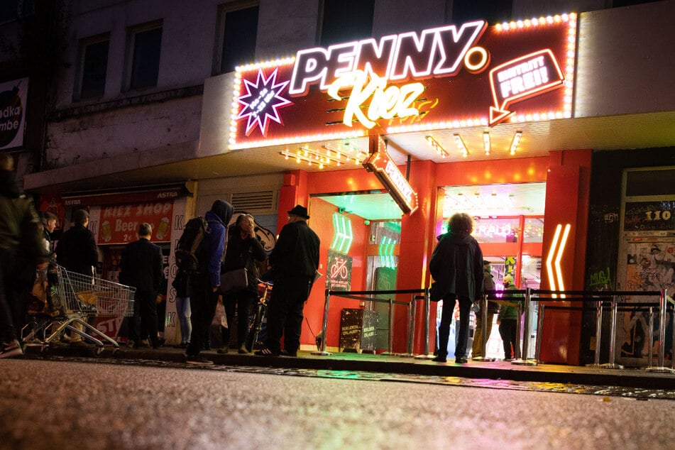 Der deutsche Schauspieler Walter Wigand ist im Alter von 69 Jahren gestorben. Vor allem mit der Dokumentation "Der Penny-Markt auf der Reeperbahn" wurde er berühmt.