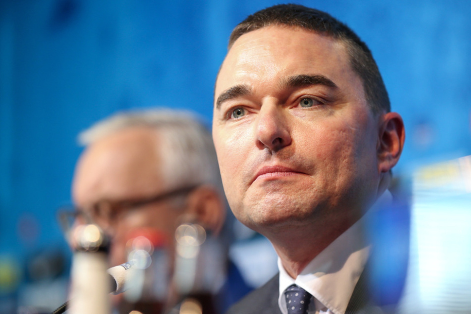 Club-Präsident Werner Gegenbauer (l-r) und Investor Lars Windhorst geben eine Pressekonferenz.
