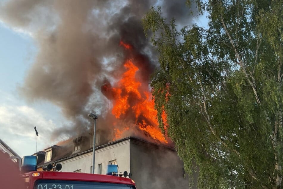 Durch das Feuer entstand über Magdeburg eine von weiten sichtbare Rauchsäule.