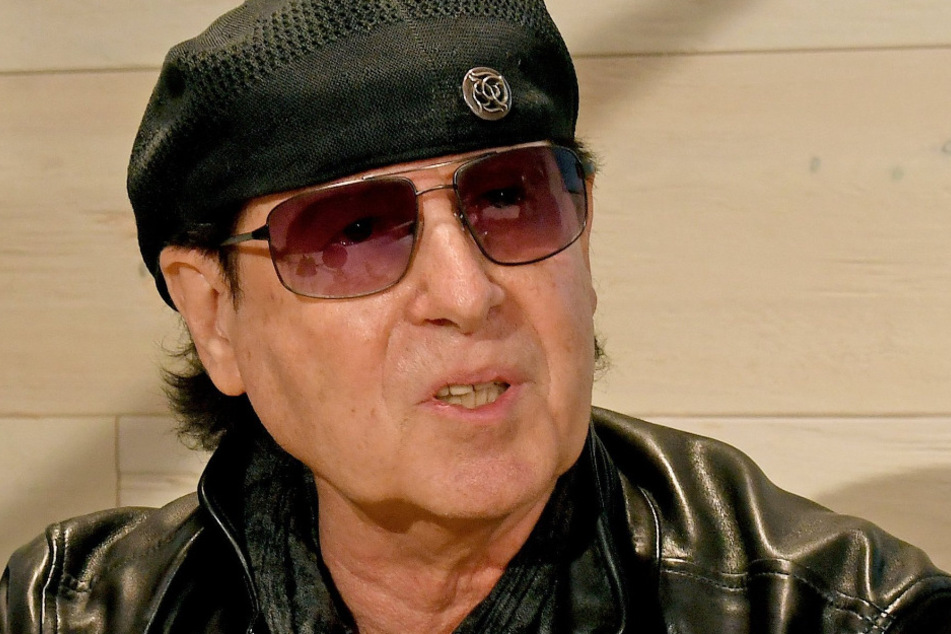 Klaus Meine, Sänger der Band Scorpions, spricht während einer Pressekonferenz.