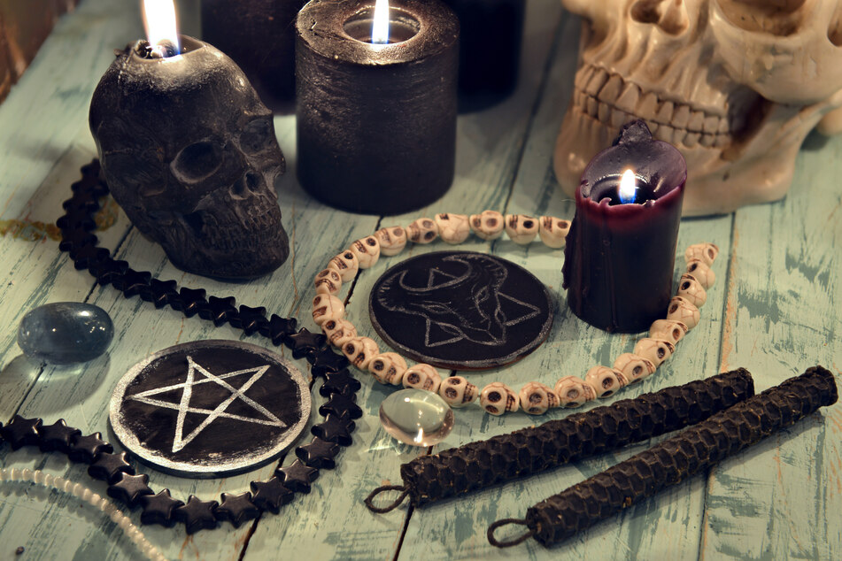 Pentagramme und ein Notizbuch aus menschlicher Haut spielten eine wichtige Rolle für die Satan-Killer von Jaroslawl.(Symbolbild)