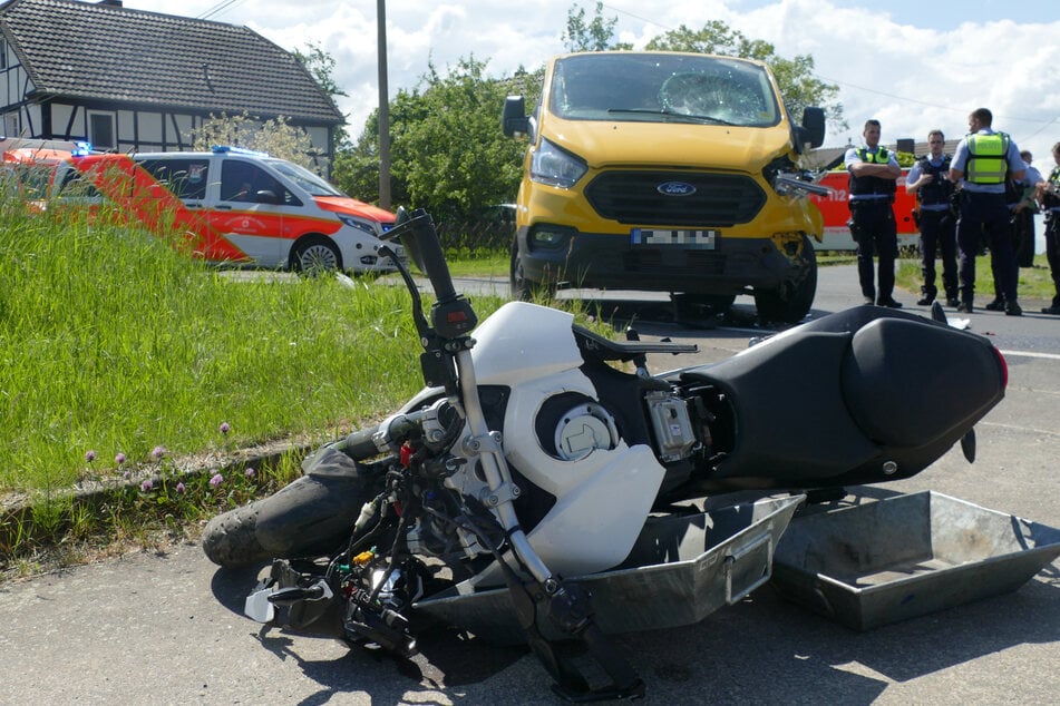 Heftiger Unfall in Lohmar: 17-Jähriger wohl lebensgefährlich verletzt