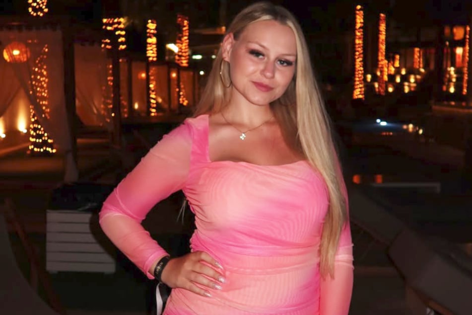 Will in die Fußstapfen ihrer berühmten TV-Mutter Silvia (61) treten: Sarah-Jane Wollny (26).