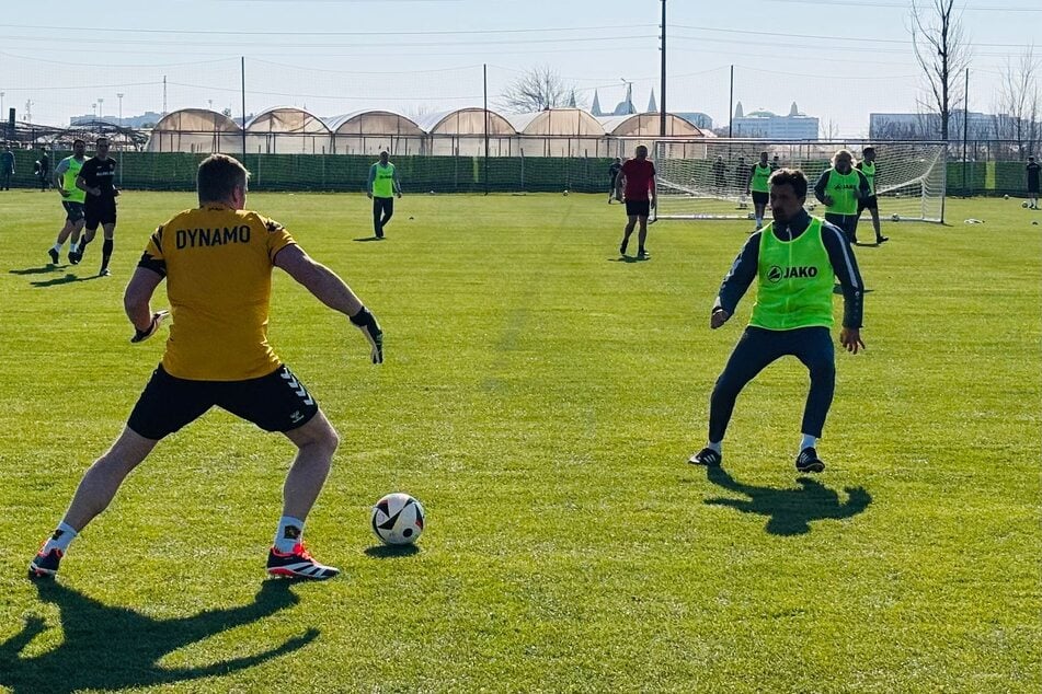 Voller Einsatz! Das Trainerteam rund um Thomas Stamm (41) ist auf dem Platz gefordert.