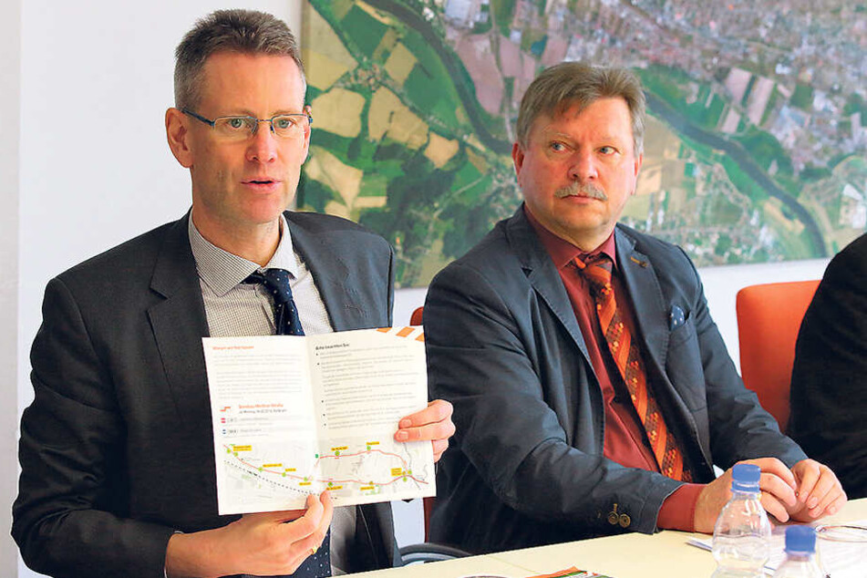 DVB-Chef Andreas Hemmersbach (50, l.) und Radebeuls OB Bert Wendsche (54) erläuterten das 12,6 Millionen Euro teure Projekt.