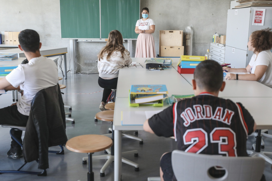 Lernbrücken sollen Schüler helfen, in den Sommerferien in speziellen Förderkursen coronabedingte Wissenslücken zu schließen.