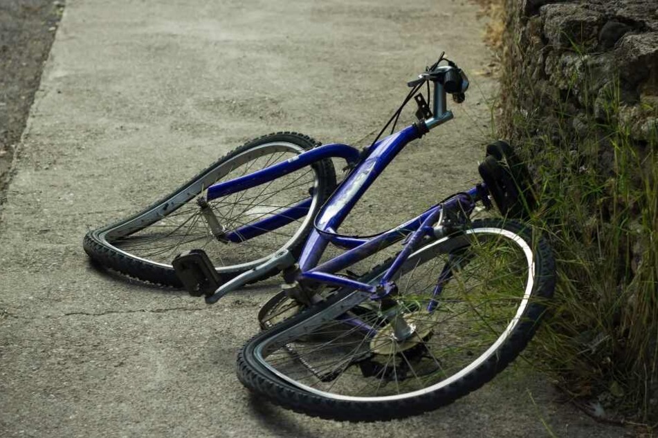 Ein Radfahrer hat in Berlin einen Fußgänger erwischt (Symbolbild).