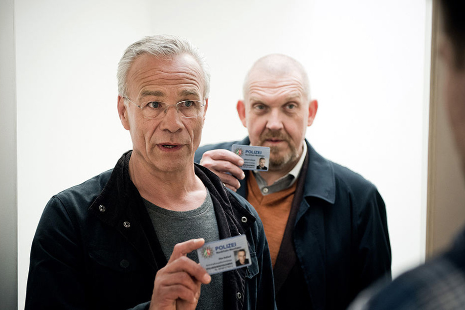 Die Kommissare Max Ballauf (Klaus J. Behrendt, l) und Freddy Schenk (Dietmar Bär, hinten).
