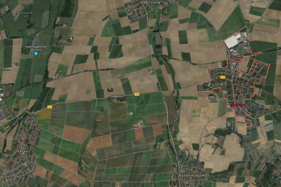 De Unfall passierte auf L3065 in Lengfeld, ein paar Hundert Meter nach der Einmündung zum Reinhard-Müller-Ring.