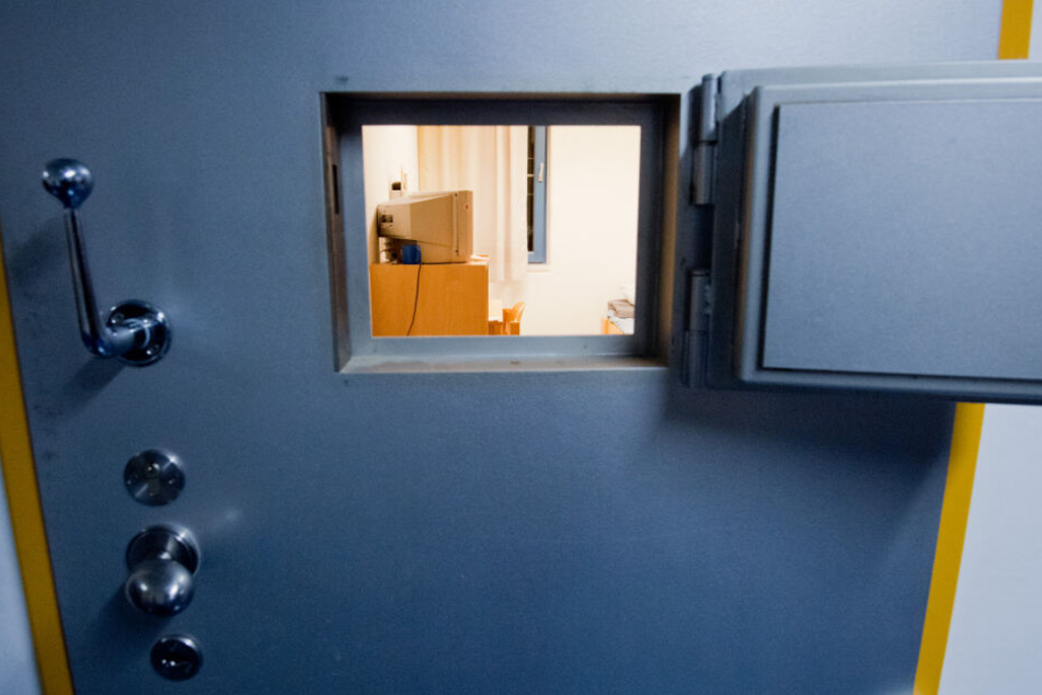 Ein Mordverdächtiger hat sich in Untersuchungshaft wohl das Leben genommen.