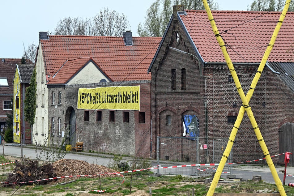Lützerath ist eines der letzten Dörfer, welches zuletzt bewohnt war. Aktivisten wollen die Arbeiten von RWE seit vielen Monaten stoppen.
