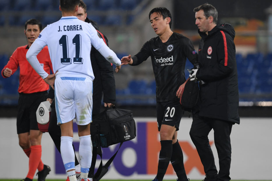 Makoto Hasebe musste bei der Partie in Rom verletzt vom Feld.